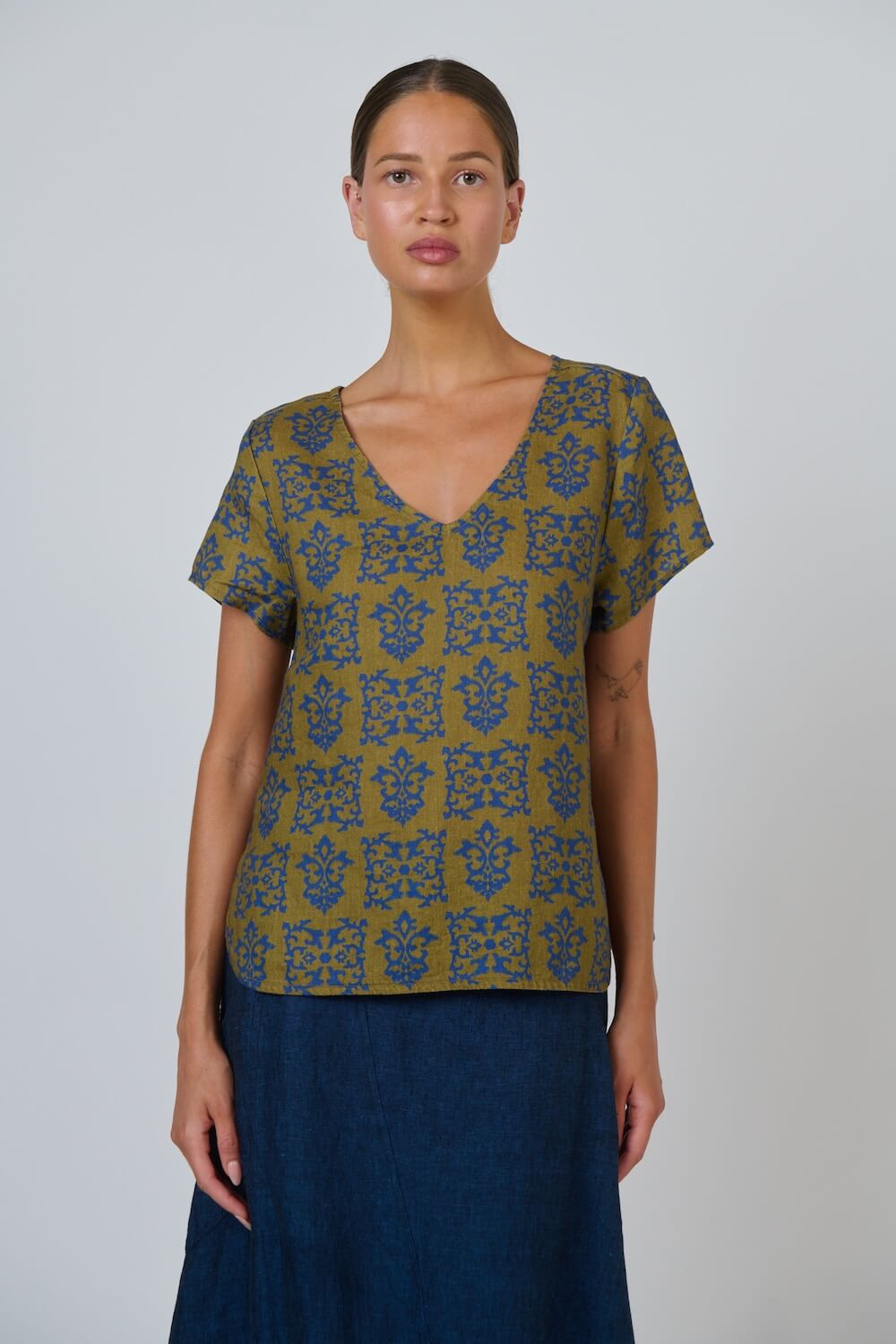 Naturals by O & J - V Neck Top (GA729) - Motif