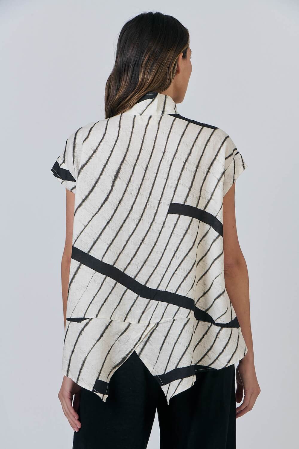 Naturals by O & J - Short Sleeve Blouse with Invisible Buttons - Isobars (GA632)