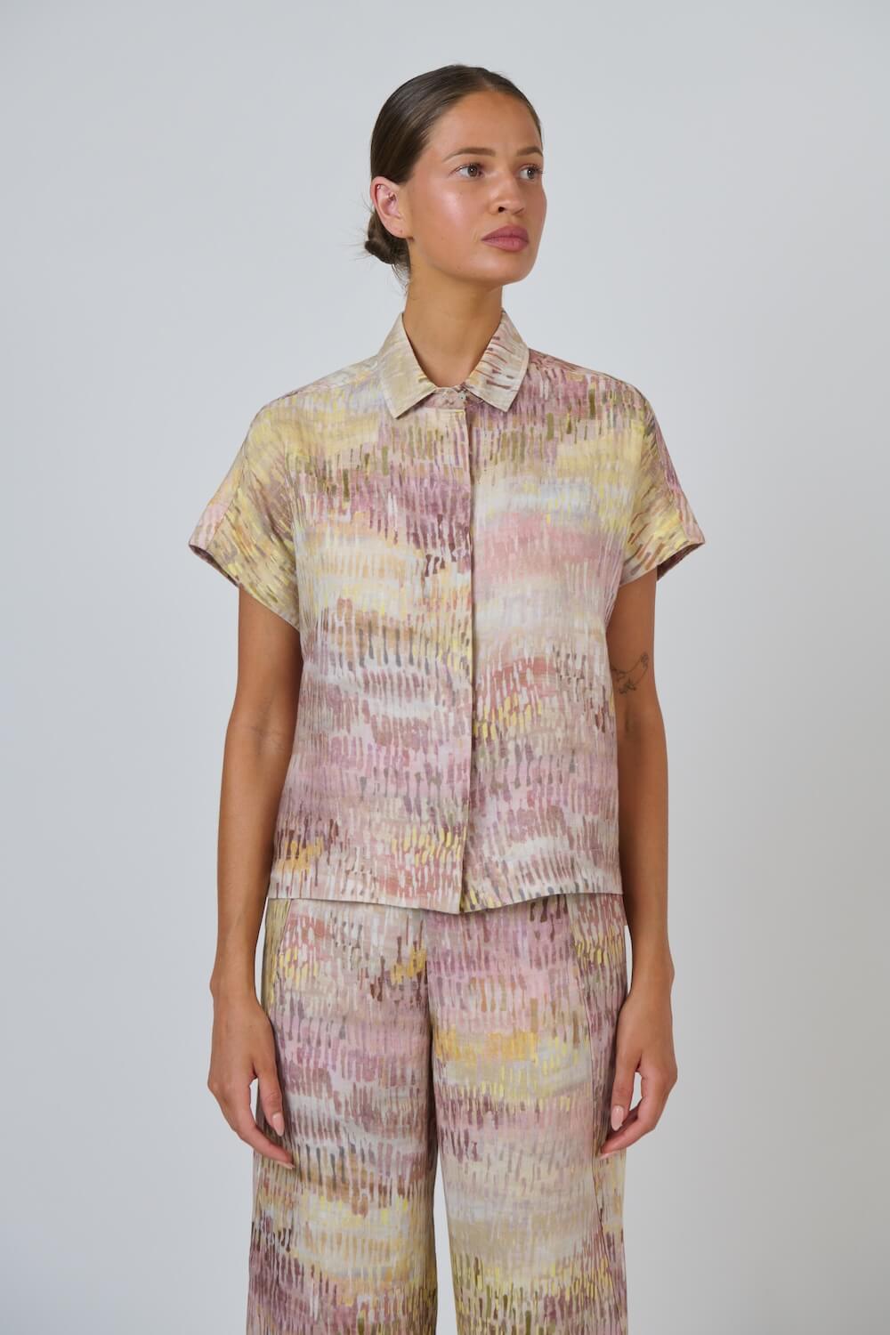 Naturals by O & J - Invisible Button Down Collared Top (GA533) - Jardin