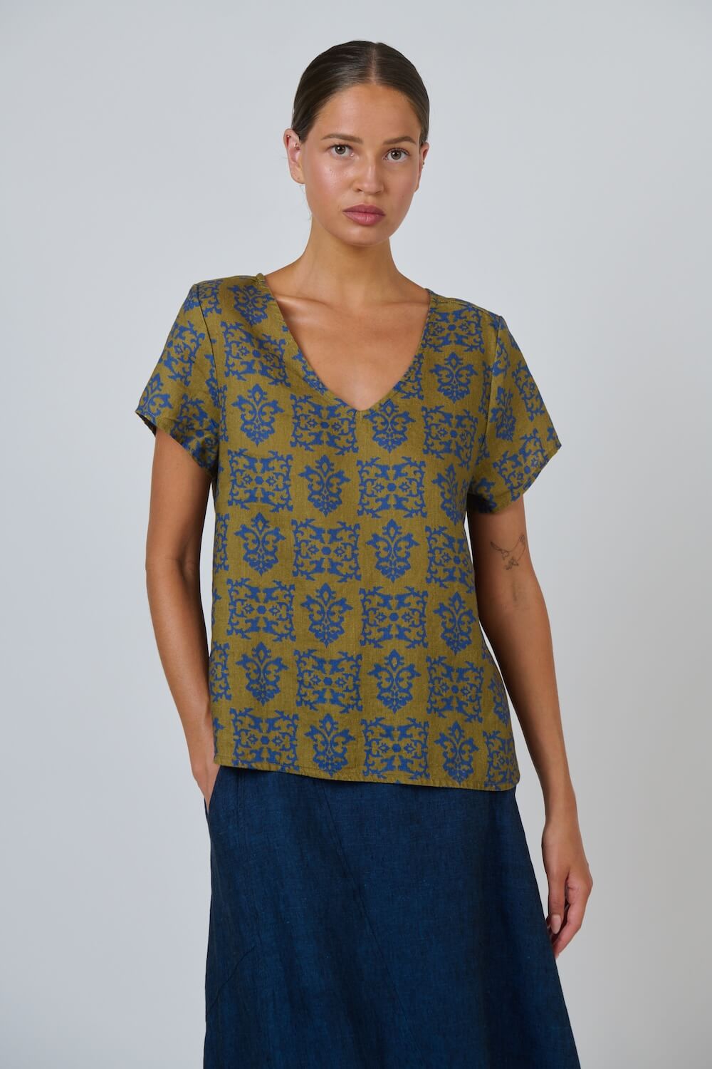 Naturals by O & J - V Neck Top (GA729) - Motif